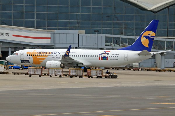 Quels sont les conseils pour un camping en région de steppes avec vents forts?